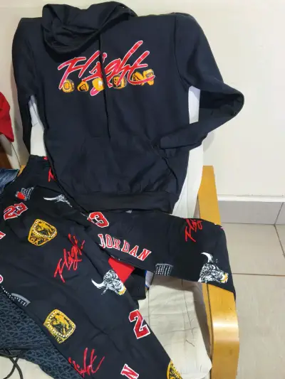 Conjunto deportivo Nike gris y negro - miniatura 6