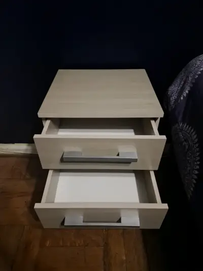 Velador de madera con dos cajones - miniatura 2