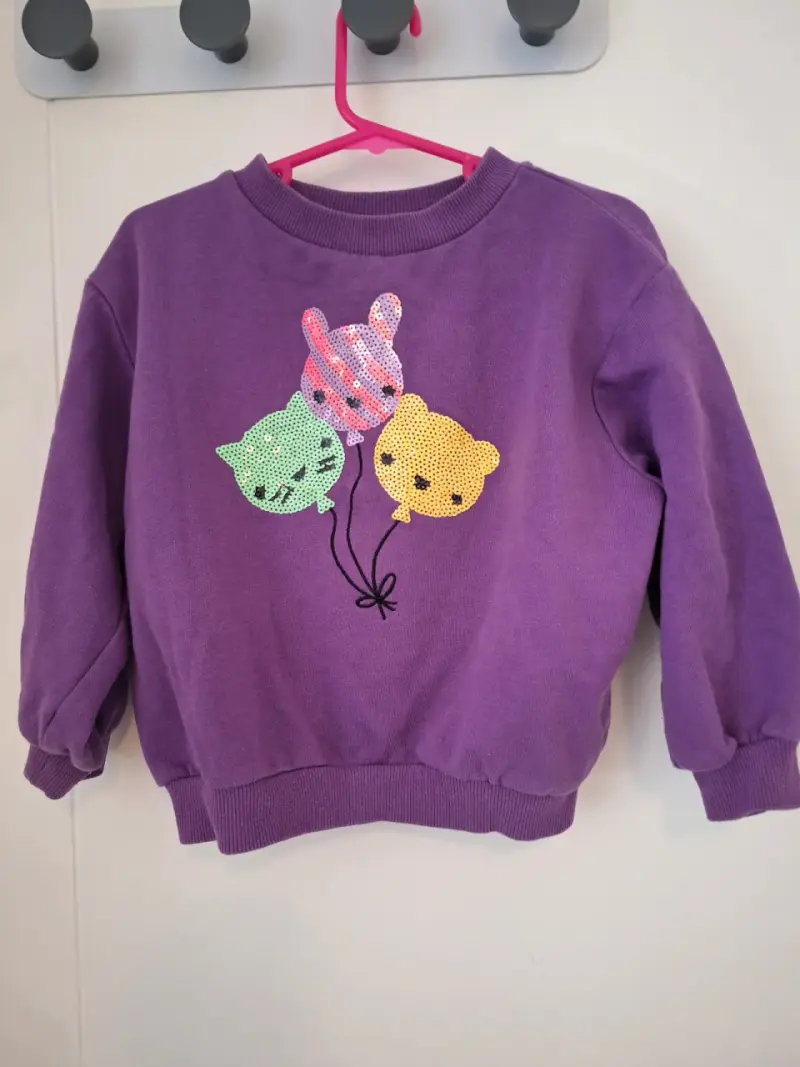 Polerón infantil morado con estampado