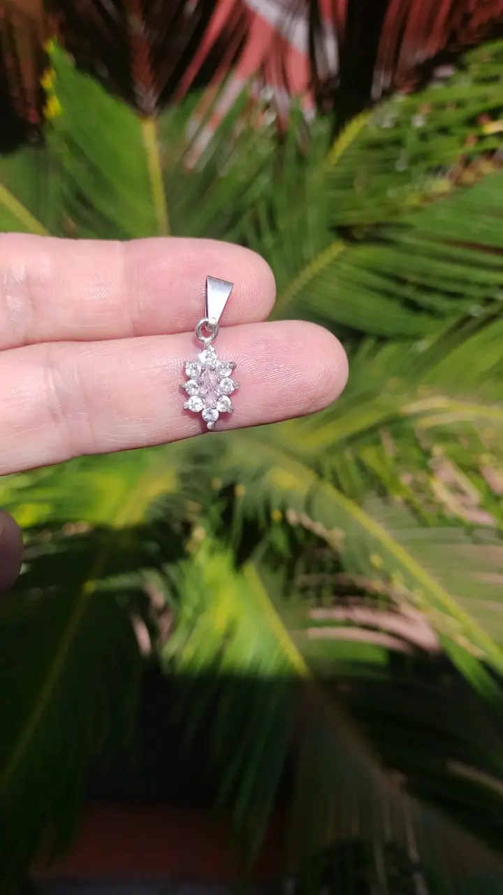 Colgante de plata con cristales