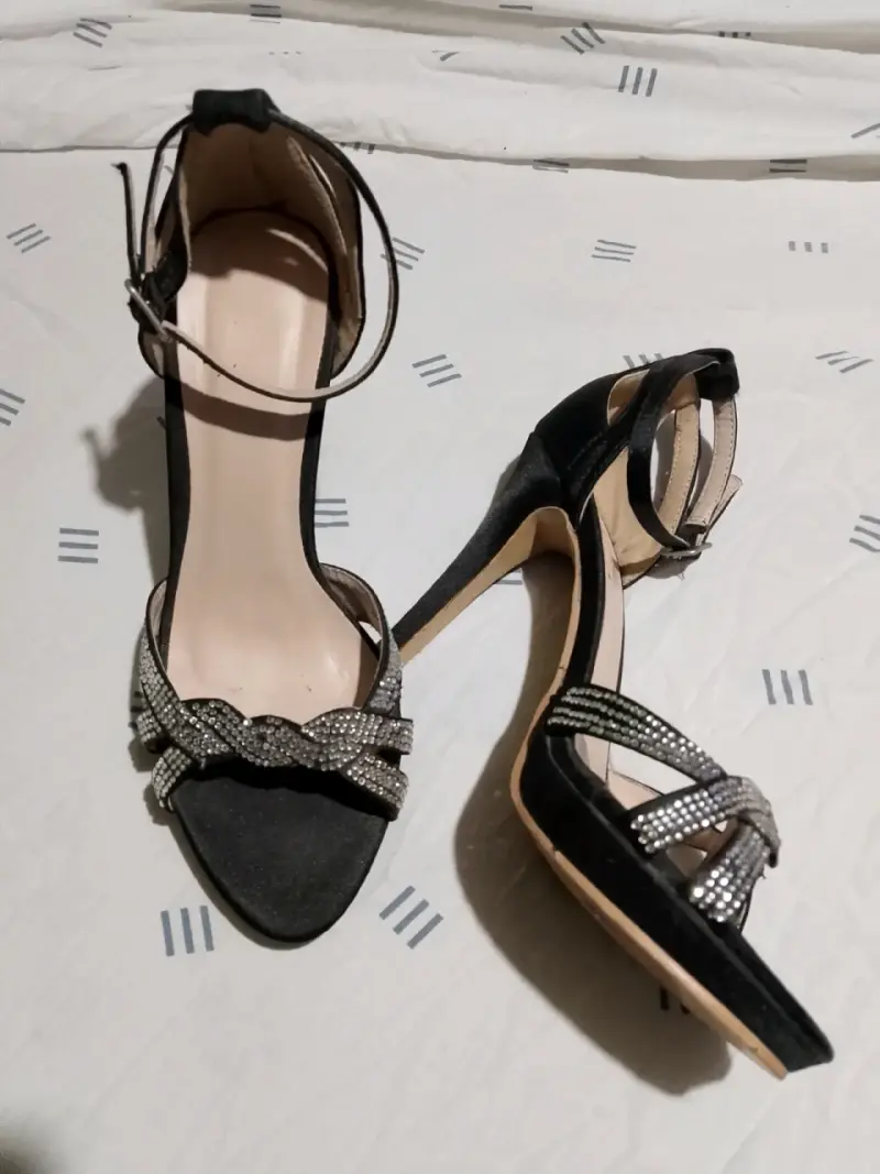 Tacones negros con brillantina - 2