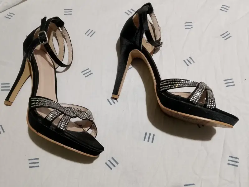 Tacones negros con brillantina - 3
