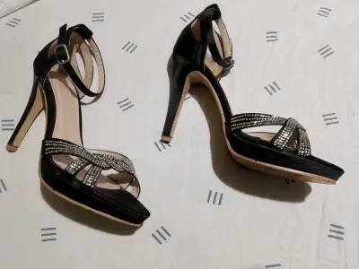 Tacones negros con brillantina - miniatura 3