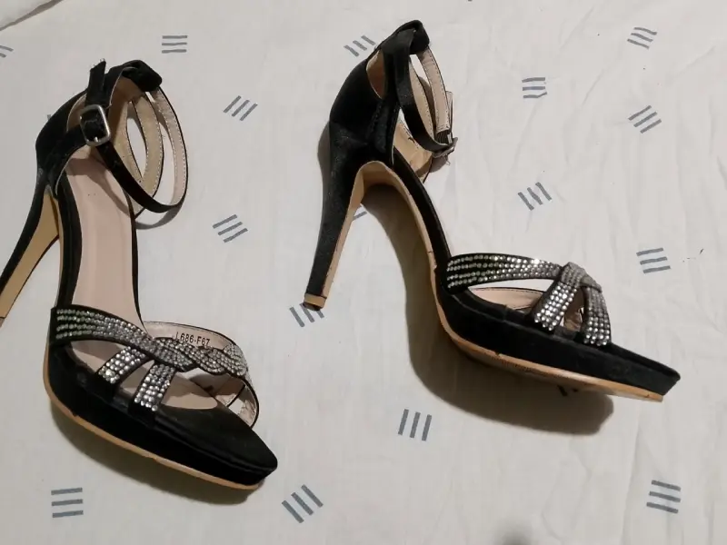Tacones negros con brillantina - 4