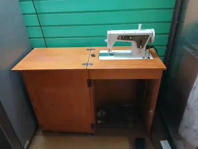 Máquina de coser con mueble singer Multipunto - miniatura 1
