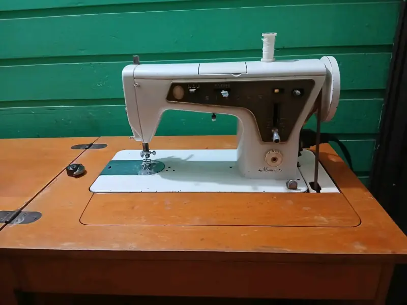 Máquina de coser con mueble singer Multipunto - 2