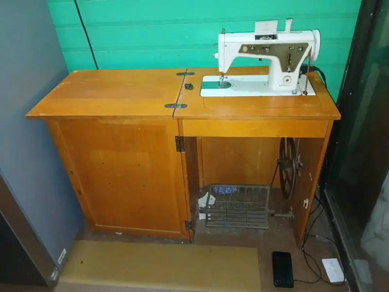 Máquina de coser con mueble singer Multipunto - 5