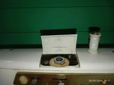 Máquina de coser con mueble singer Multipunto - miniatura 6