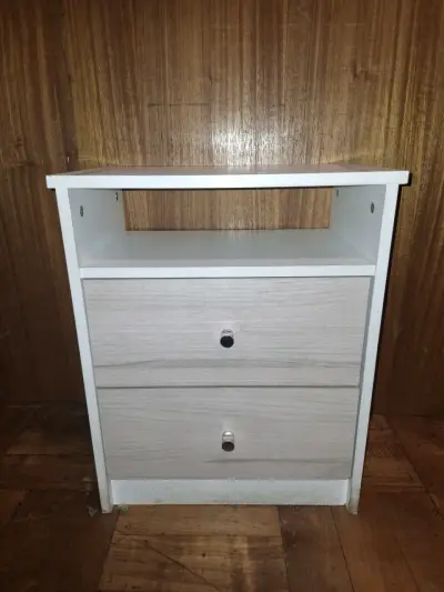 Velador blanco con cajones - miniatura 1