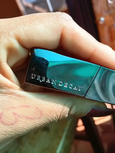 Lápiz labial Urban Decay - miniatura 1