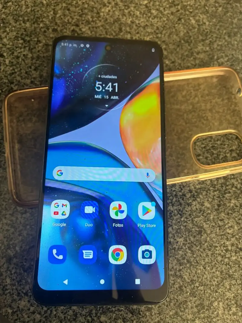 Motorola g22 con funda transparente - 1