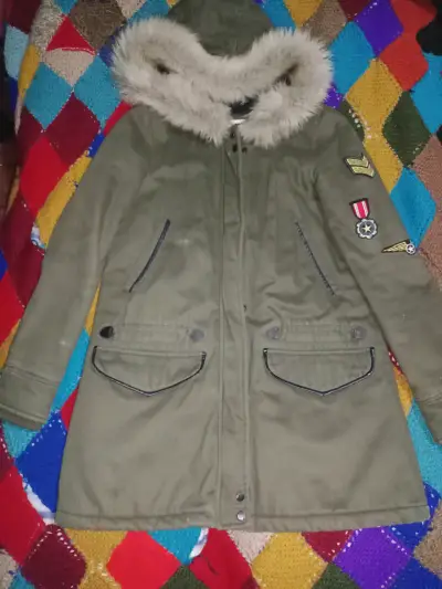 Parka verde con capucha de piel - miniatura 1