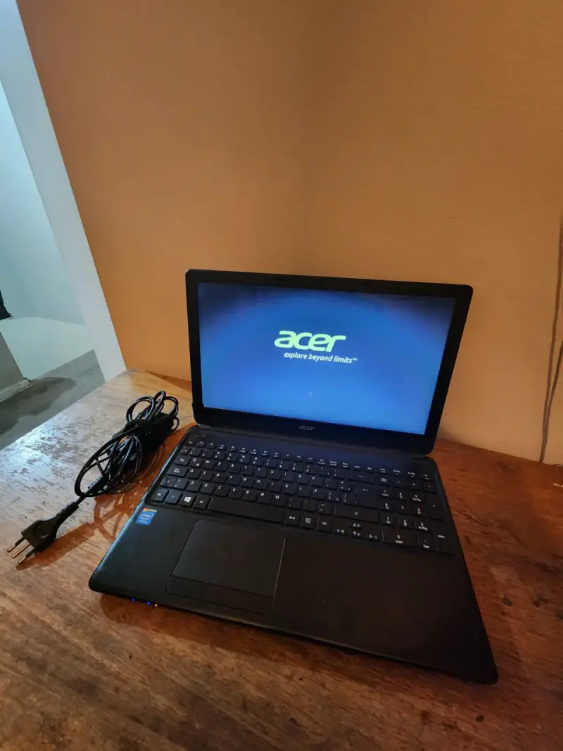 Notebook Acer en buen estado - 1