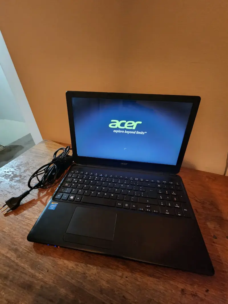 Notebook Acer en buen estado - 3