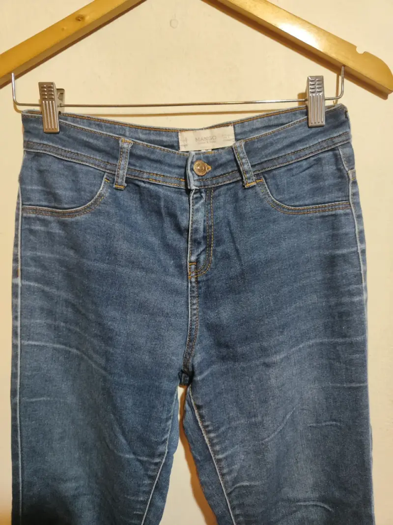 Jeans azules Mango desgastados - 2