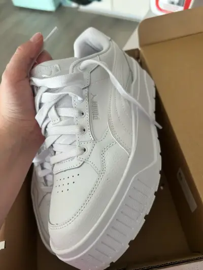 Zapatillas blancas Puma - miniatura 1