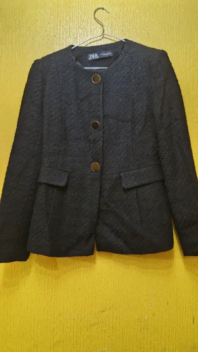 Blazer negro con botones dorados - miniatura 1