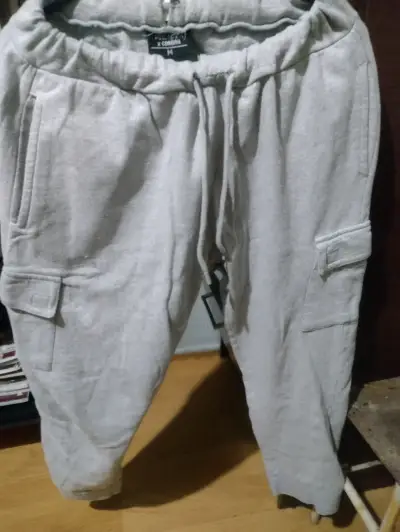 Pantalones deportivos grises - miniatura 1