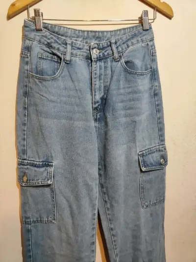 Jeans cargo azul claro - miniatura 2