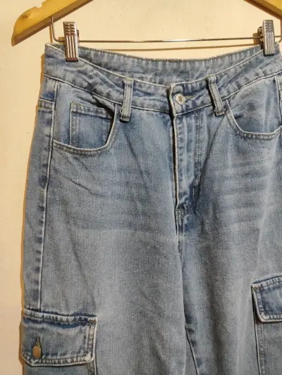 Jeans cargo azul claro - miniatura 3