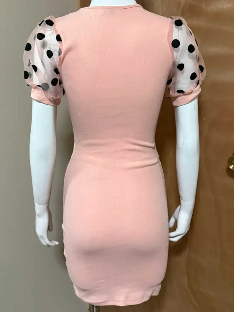 Vestido rosa con mangas de lunares - 2