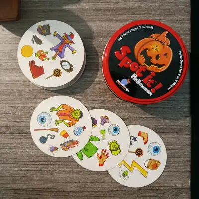 Juego de cartas Spot It! Halloween - miniatura 1