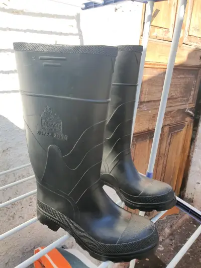 Botas de goma negras - miniatura 2