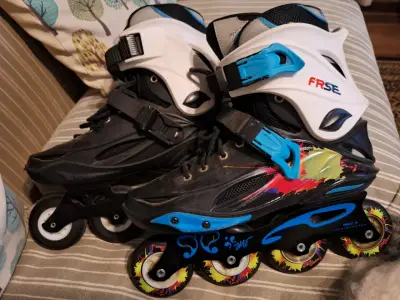 Patines en línea negros con detalles - miniatura 1