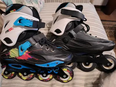 Patines en línea negros con detalles - miniatura 3