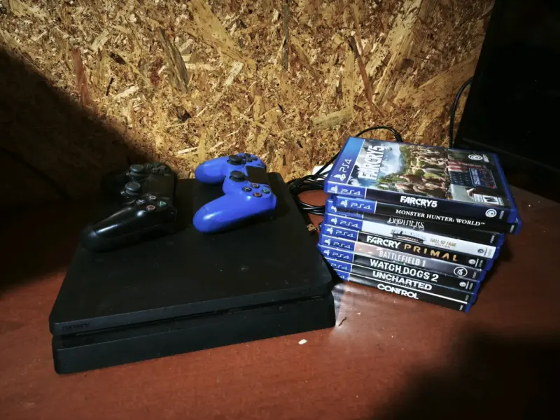 Consola PlayStation 4 con juegos - 1