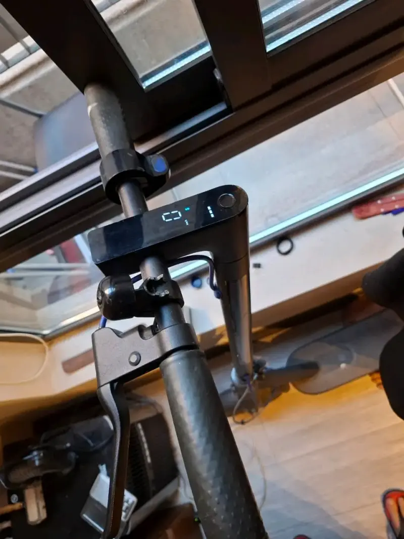 Scooter eléctrico negro usado - 2