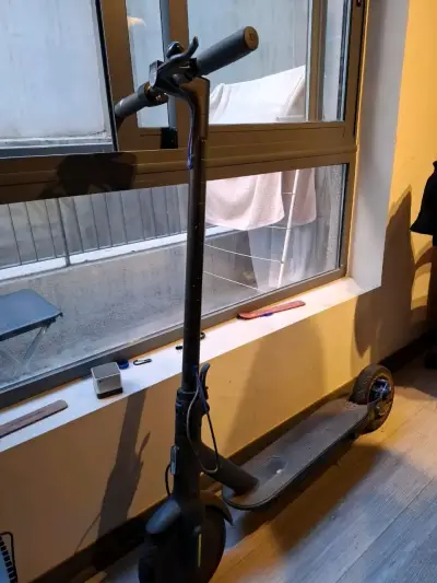 Scooter eléctrico negro usado - miniatura 6