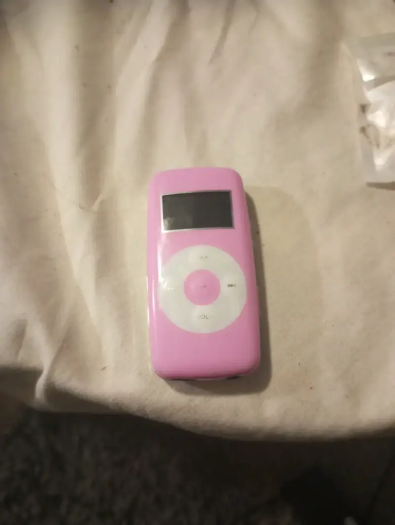 Reproductor MP3 Microlab Retro Rosado (Estilo iPod - 1