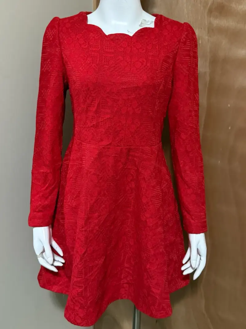 Vestido rojo encaje manga larga