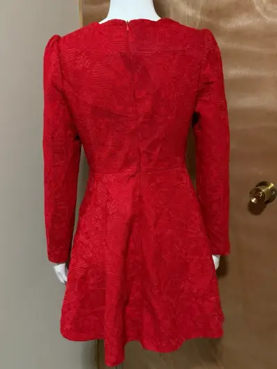 Vestido rojo encaje manga larga - miniatura 2