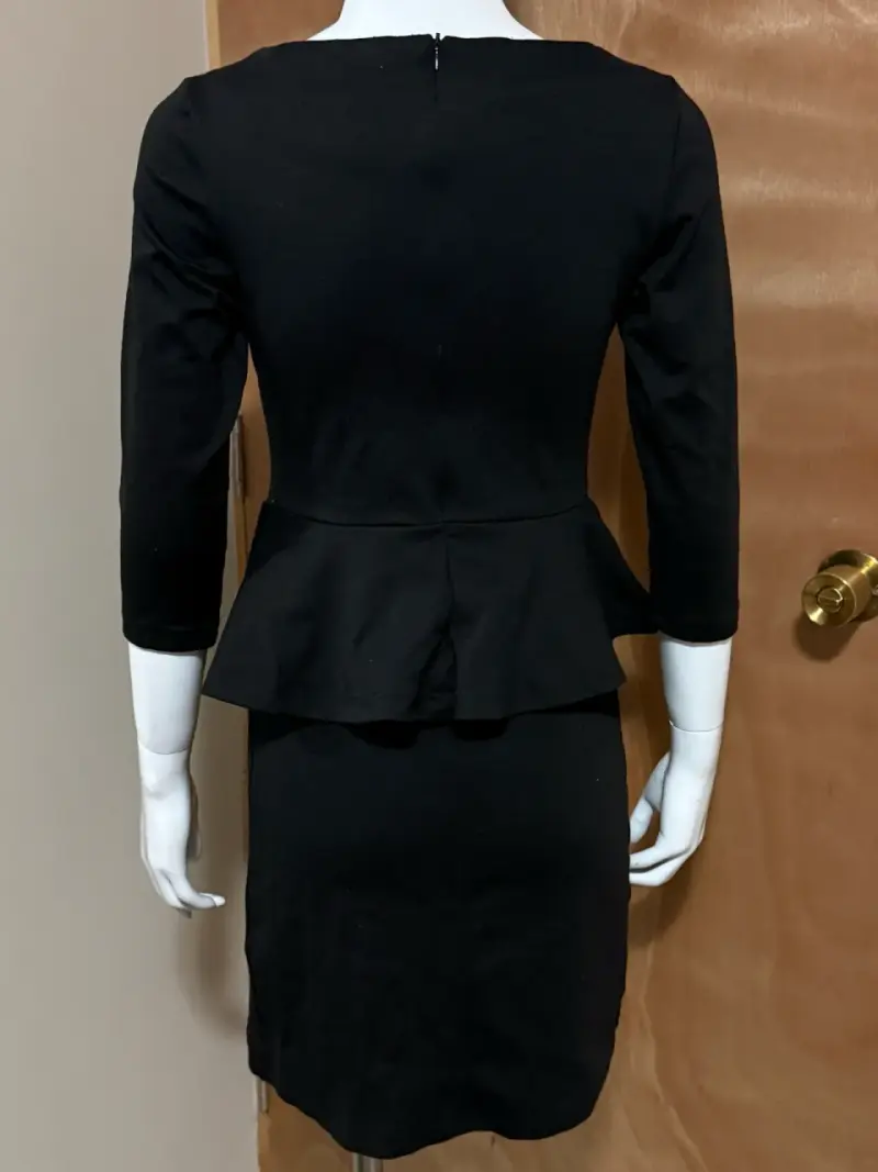 Vestido negro con peplum - 2