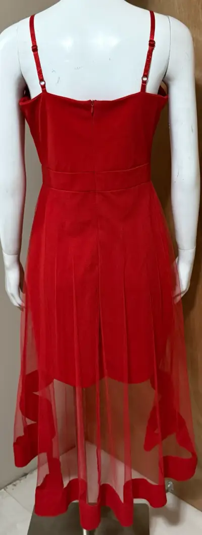 Vestido rojo con tirantes - miniatura 2