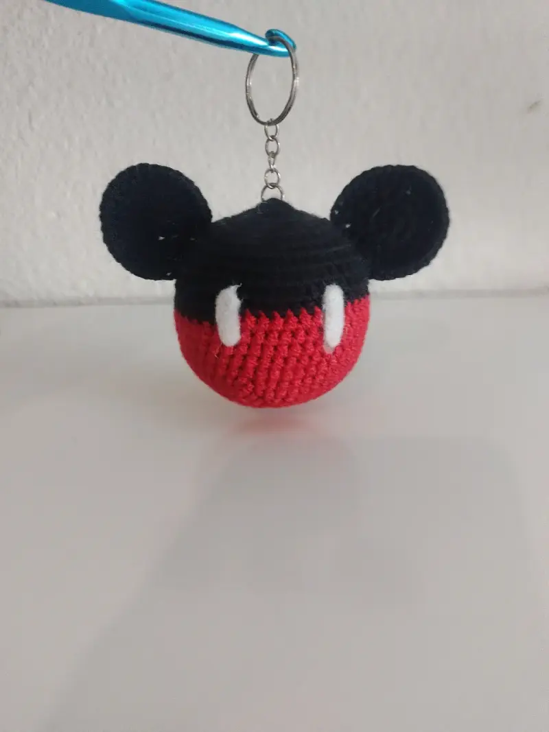 Llavero tejido a crochet