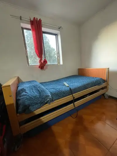 Cama de hospital ajustable - miniatura 1
