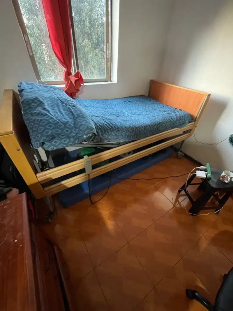 Cama de hospital ajustable - 2
