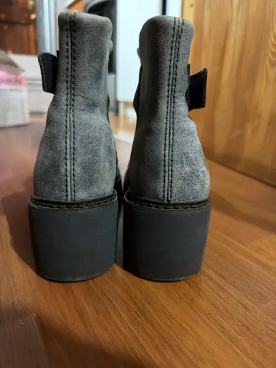 Botines grises marca CAT - miniatura 3