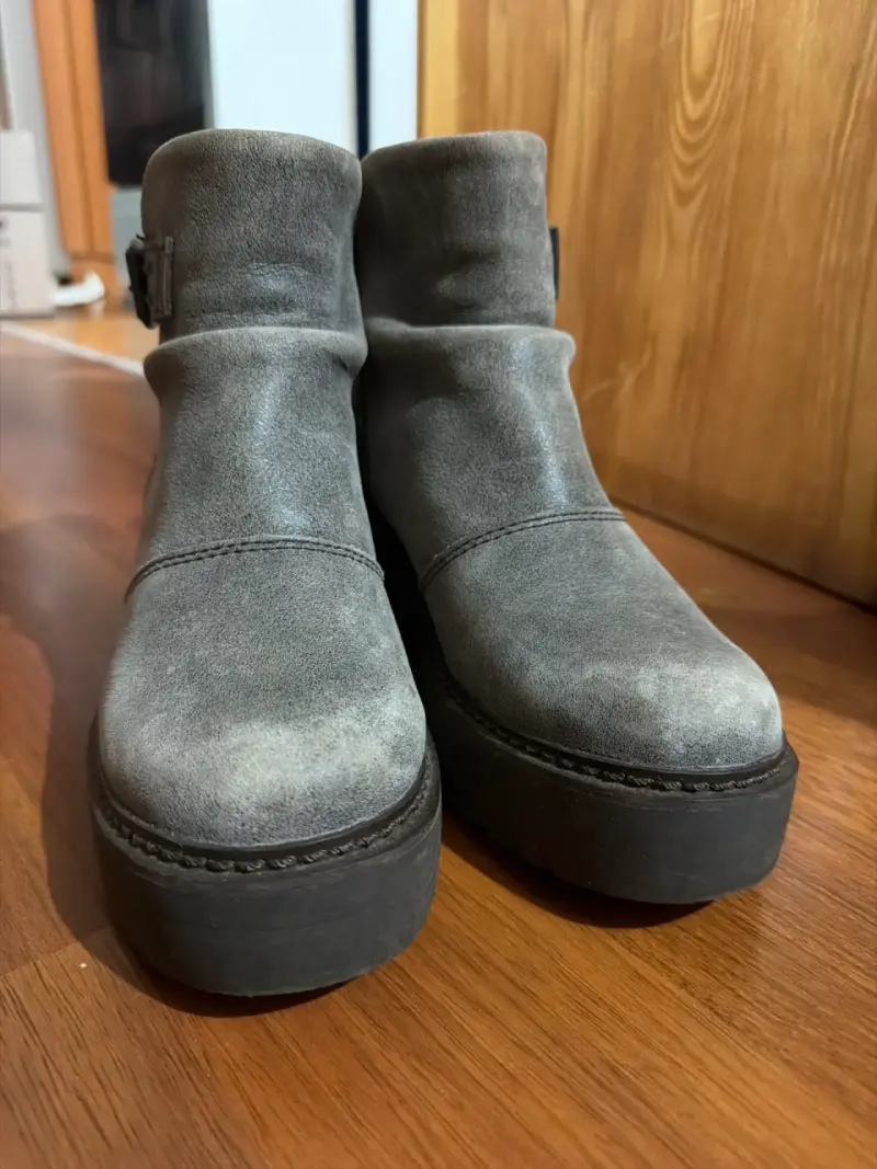 Botines grises marca CAT - 4