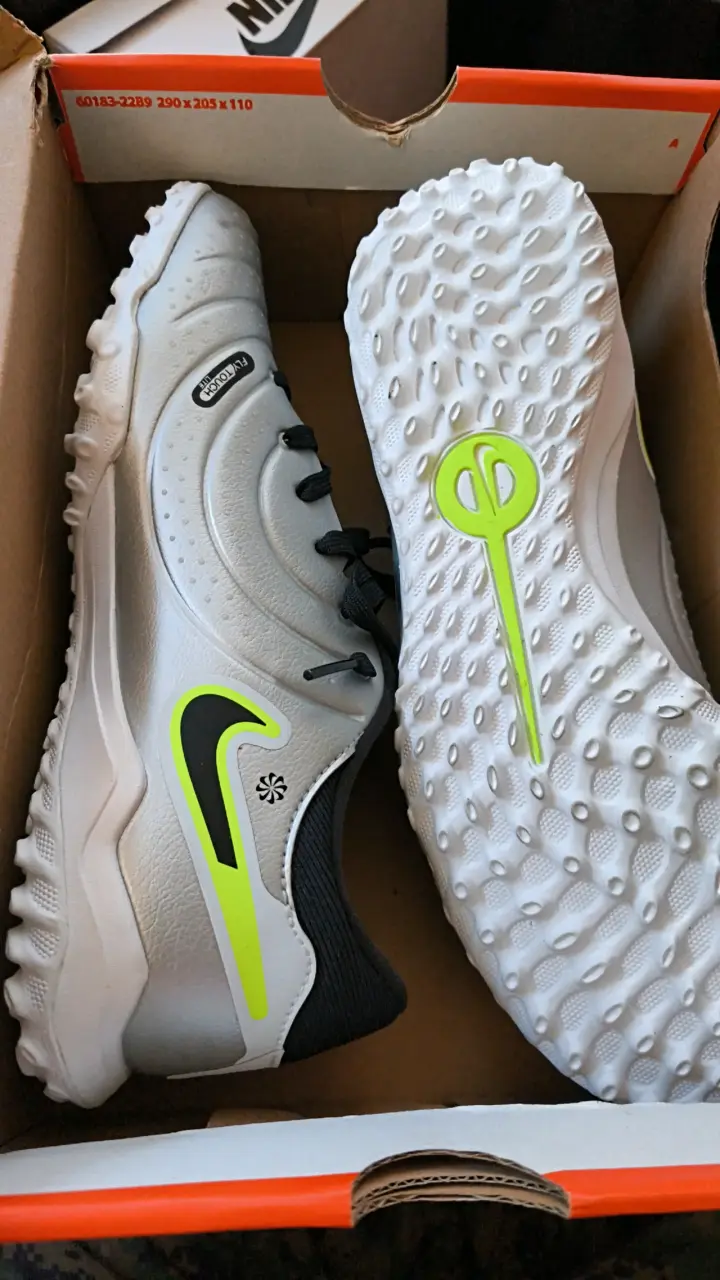 Zapatillas deportivas plateadas Nike - 2