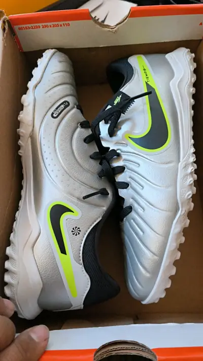 Zapatillas deportivas plateadas Nike - miniatura 3