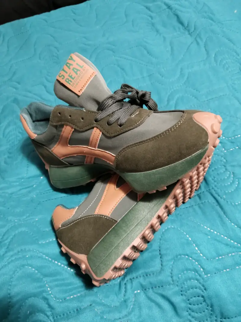 Zapatillas deportivas verde y rosa - 1