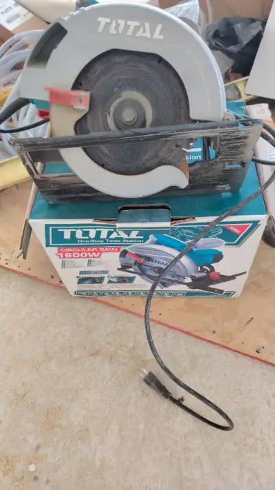Sierra circular Total 1600W - miniatura 1