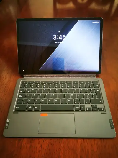 Tablet Lenovo con teclado - miniatura 1