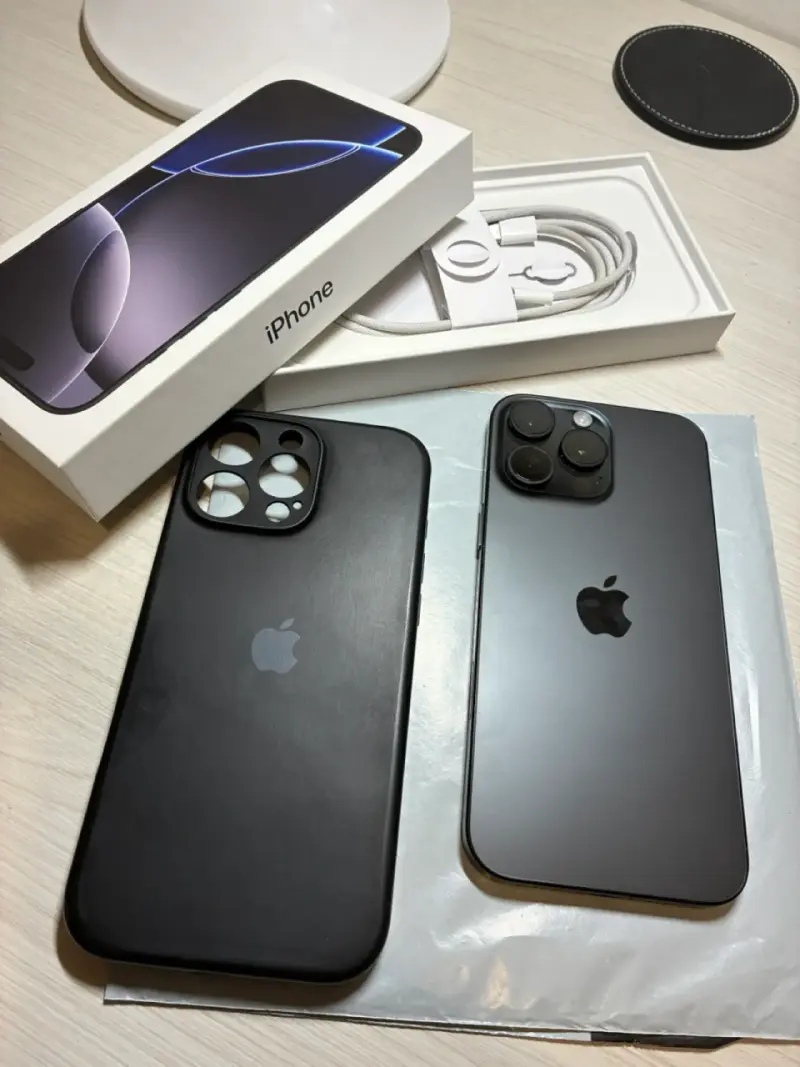 IPhone 16 ProMax Black Titanium de 256 GB - 3