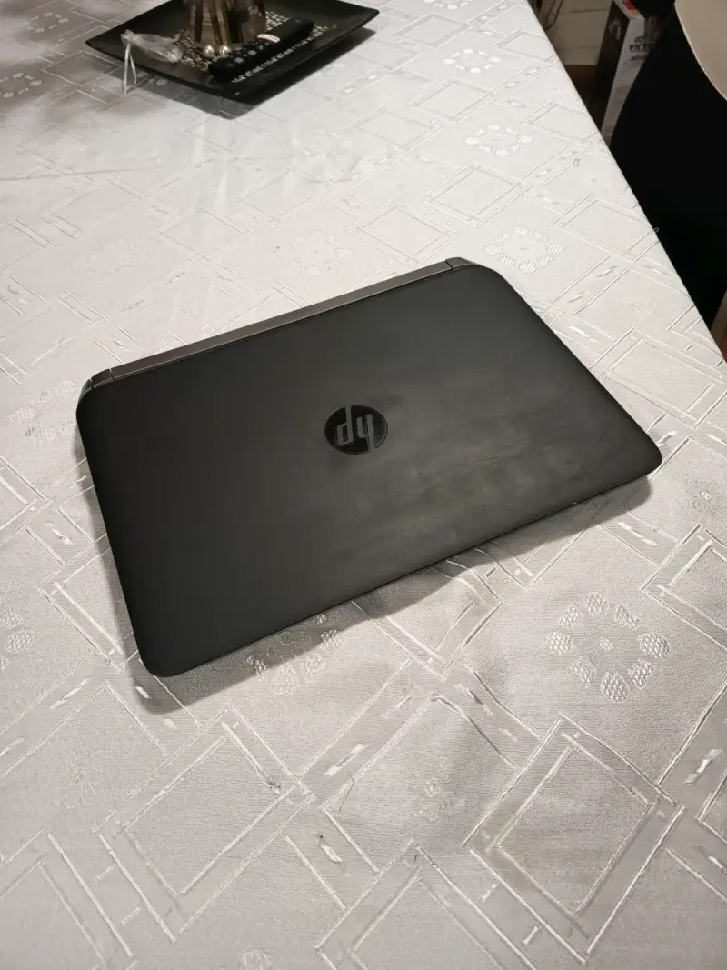 Notebook HP negra - 1