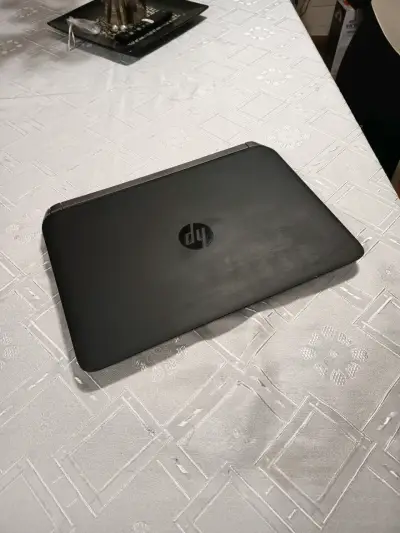 Notebook HP negra - miniatura 1